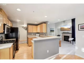 Photo #3: 198196749 Listing 