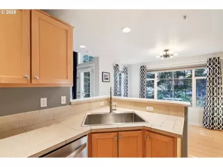 Photo #4: 198196749 Listing 