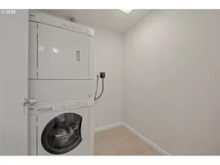 Photo #5: 198462110 Listing