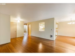 Photo #5: 199058379 Listing 