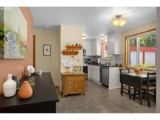 Photo #2: 199121786 Listing