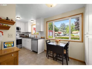 Photo #3: 199121786 Listing