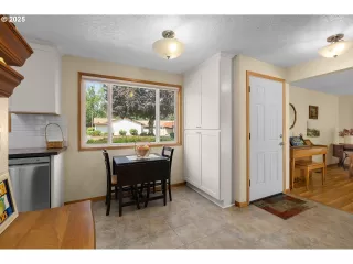 Photo #4: 199121786 Listing