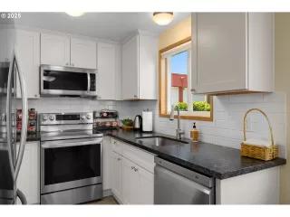 Photo #6: 199121786 Listing