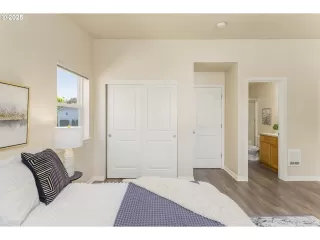 Photo #5: 199649892 Listing