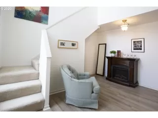 Photo #6: 20001709 Listing