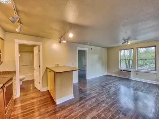 Photo #2: 20002284 Listing