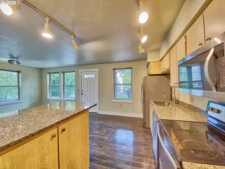 Photo #3: 20002284 Listing