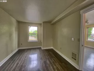 Photo #6: 20002284 Listing