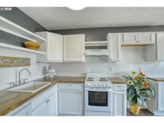 Photo #4: 20002460 Listing