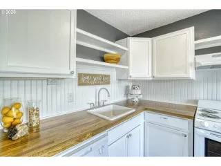 Photo #5: 20002460 Listing