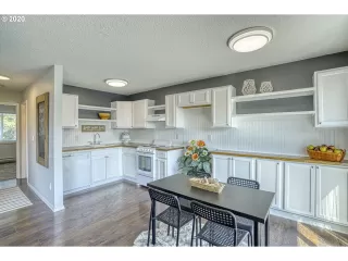 Photo #6: 20002460 Listing