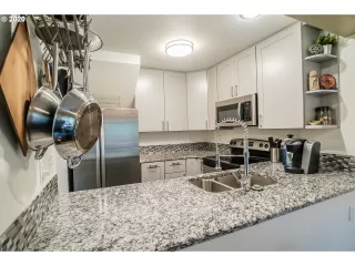 Photo #3: 20003341 Listing