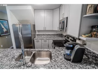 Photo #5: 20003341 Listing