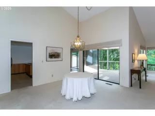 Photo #6: 20003348 Listing