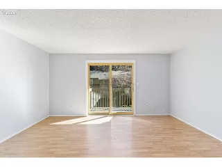 Photo #4: 20004602 Listing