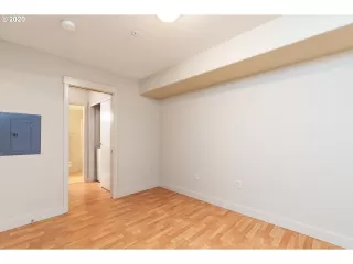 Photo #5: 20004923 Listing