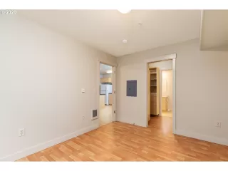 Photo #6: 20004923 Listing