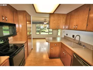 Photo #4: 20004970 Listing