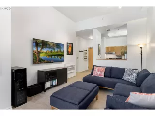 Photo #6: 20005049 Listing