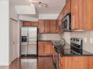 Photo #6: 20005295 Listing