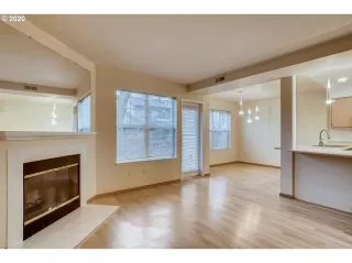 Photo #4: 20006090 Listing