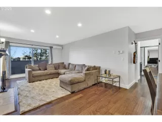 Photo #5: 20006191 Listing