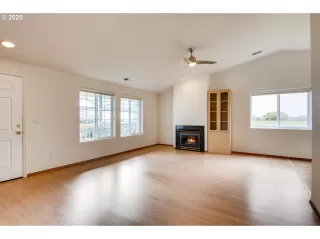 Photo #6: 20006212 Listing