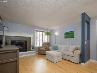 Photo #6: 20006589 Listing