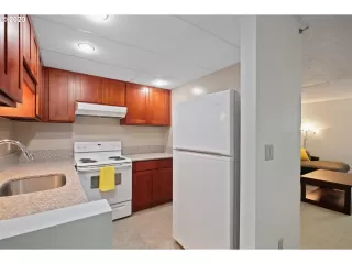 Photo #6: 20007157 Listing