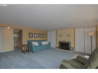 Photo #5: 20007836 Listing