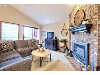 Photo #5: 20009344 Listing