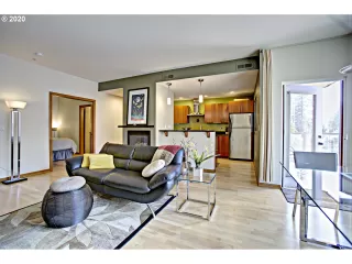 Photo #3: 20010037 Listing