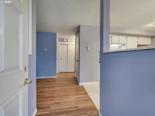 Photo #5: 20010112 Listing 