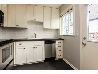 Photo #6: 20010631 Listing