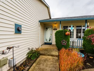 Photo #2: 20010722 Listing