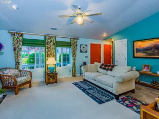 Photo #6: 20010722 Listing