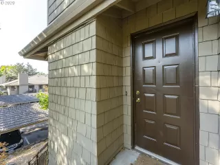 Photo #3: 20010905 Listing