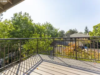 Photo #5: 20010905 Listing