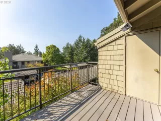 Photo #6: 20010905 Listing