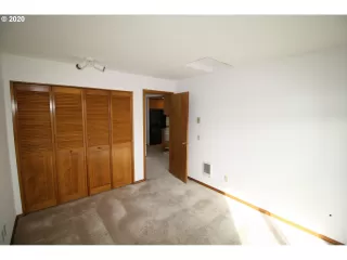 Photo #6: 20014945 Listing