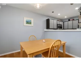 Photo #5: 20015019 Listing