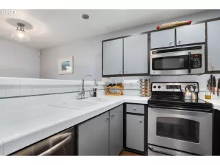 Photo #6: 20015019 Listing