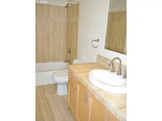 Photo #5: 20015648 Listing