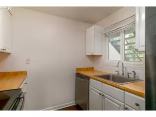 Photo #6: 20016116 Listing