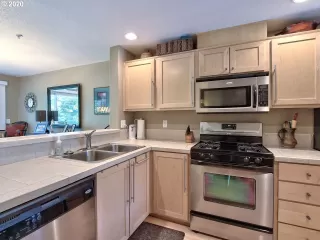 Photo #4: 20016941 Listing