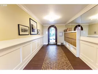 Photo #5: 20017390 Listing