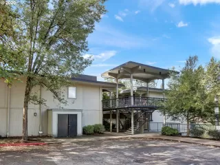 Photo #1: 20017583 Listing 