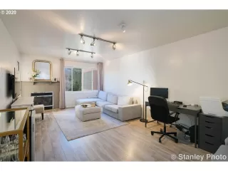 Photo #2: 20017896 Listing