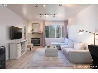 Photo #3: 20017896 Listing